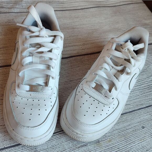 Nike Air Force 1 LE Big Kids' Shoes size 5.5/ women's size 7 - Picture 3 of 11